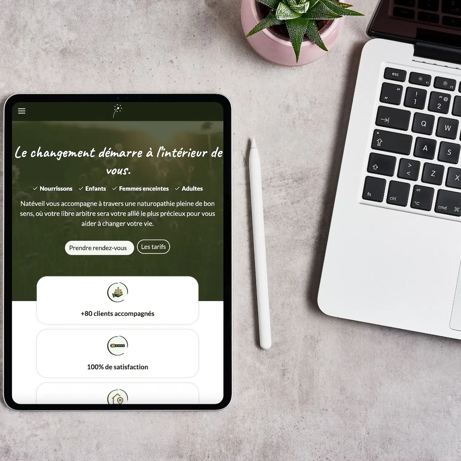 Mockup du site nateveil.com sur tablette.