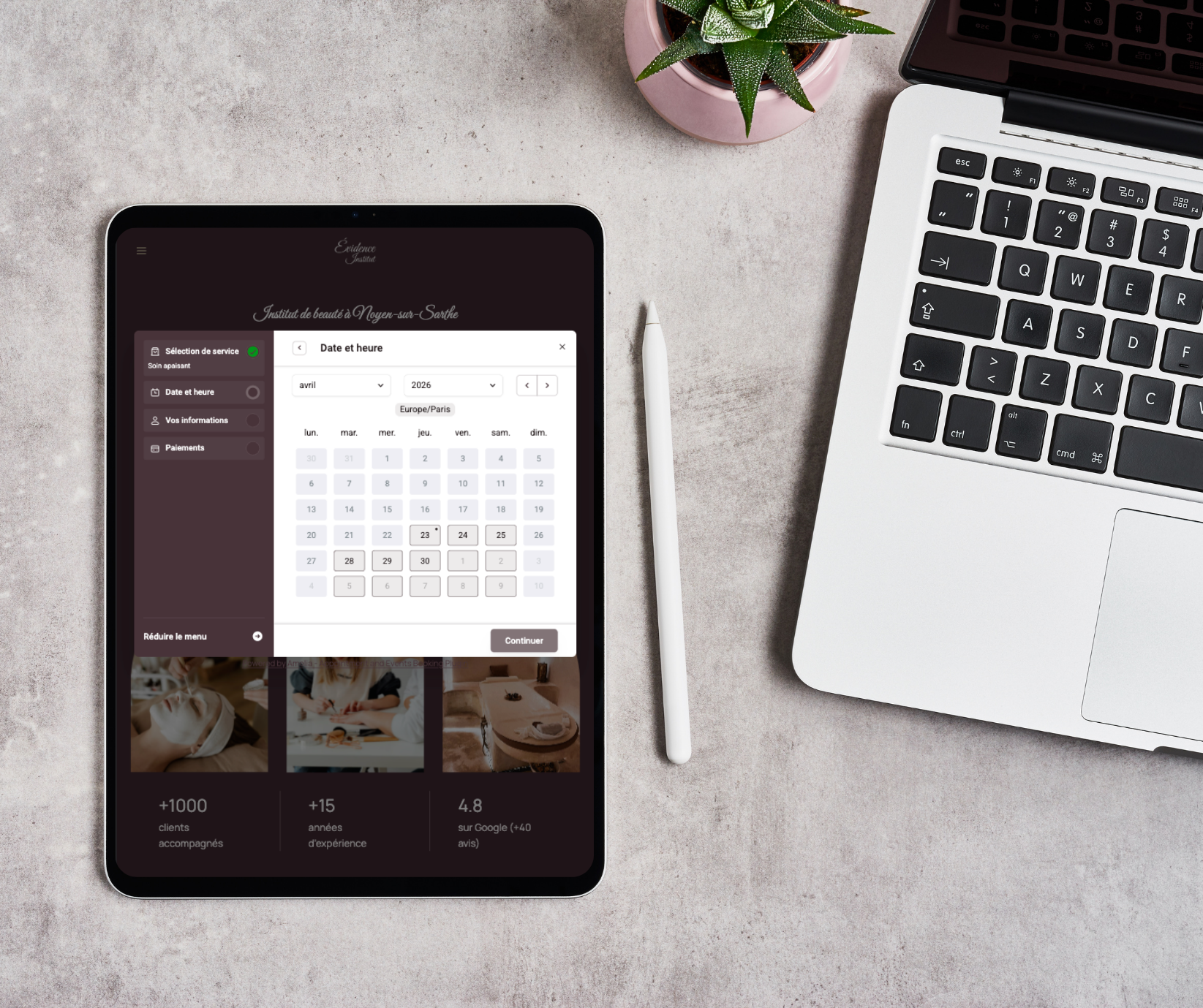 Mockup du site de démonstration Évidence Institut avec le formulaire de réservation ouvert sur tablette.