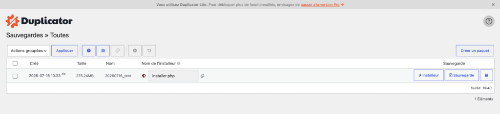 Liste des sauvegardes Duplicator avec les boutons de téléchargement séparés pour le fichier installer.php et l'archive de sauvegarde.