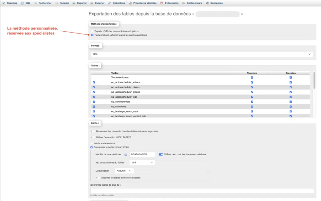 Écran d'export phpMyAdmin en méthode Personnalisée, avec la sélection table par table et les options de sortie avancées.