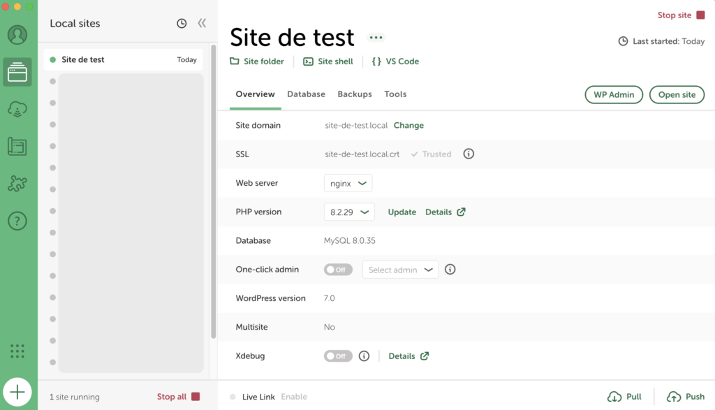 Interface du logiciel Local pour WordPress, montrant un site de test avec ses informations, domaine local, certificat SSL, serveur web, version PHP, et base de données MySQL déjà configurée automatiquement.
