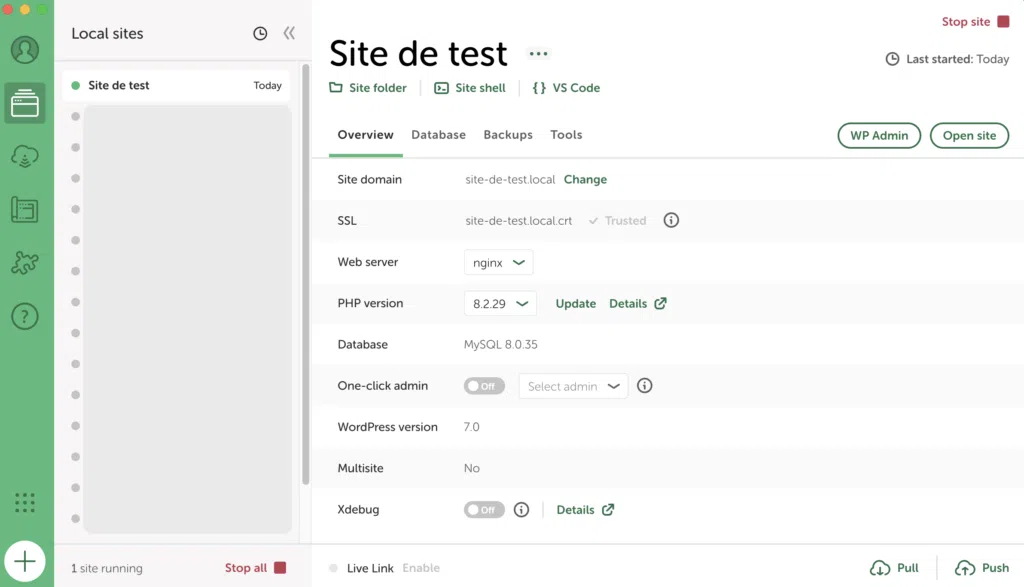 Interface du logiciel Local pour WordPress, montrant un site de test avec ses informations, domaine local, certificat SSL, serveur web, version PHP, et base de données MySQL déjà configurée automatiquement.