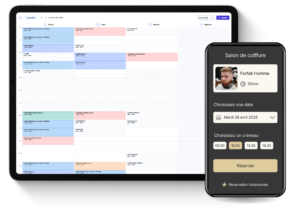 Mockup d'un site de salon de coiffure avec réservation en ligne WP Amelia, affichant sur tablette le planning des collaborateurs avec les rendez-vous du jour par employé, et sur mobile le formulaire de réservation client avec choix du service, de la date et du créneau horaire.