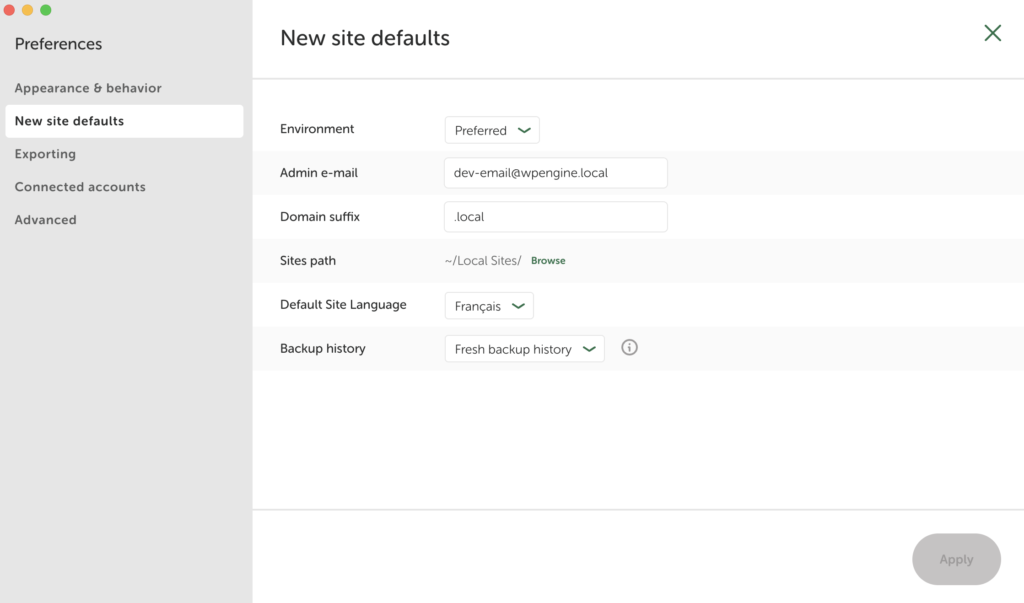 Onglet "New site defaults" des préférences Local avec les champs environnement, e-mail admin, suffixe de domaine, chemin des sites et langue par défaut.