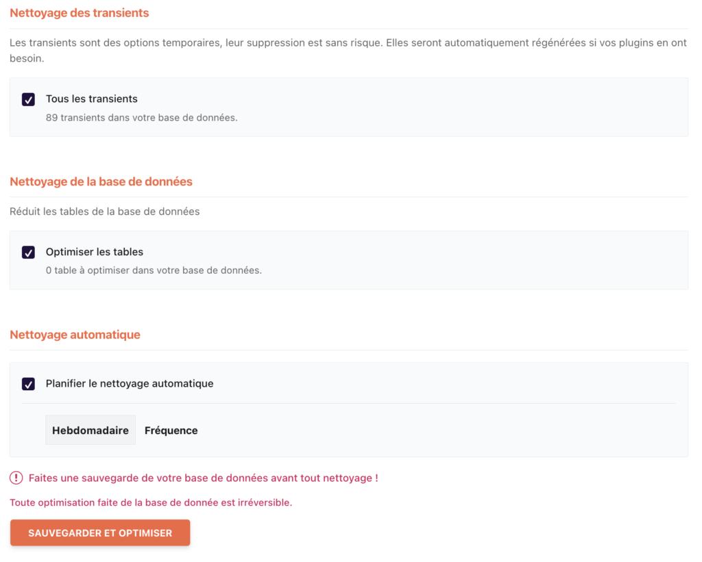 Réglages de nettoyage automatique WP Rocket avec optimisation des tables et planification hebdomadaire activée.