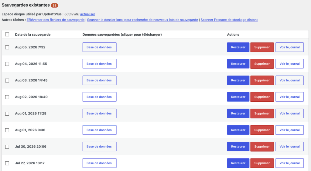 Liste des sauvegardes existantes dans "UpdraftPlus", avec le bouton "Restaurer" disponible en face de chaque date.
